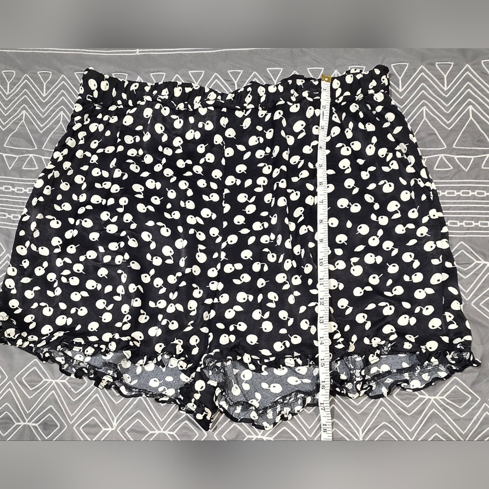 Madewell High Waisted Black And White Cherry Shorts Size Large - Picture 2 of 7